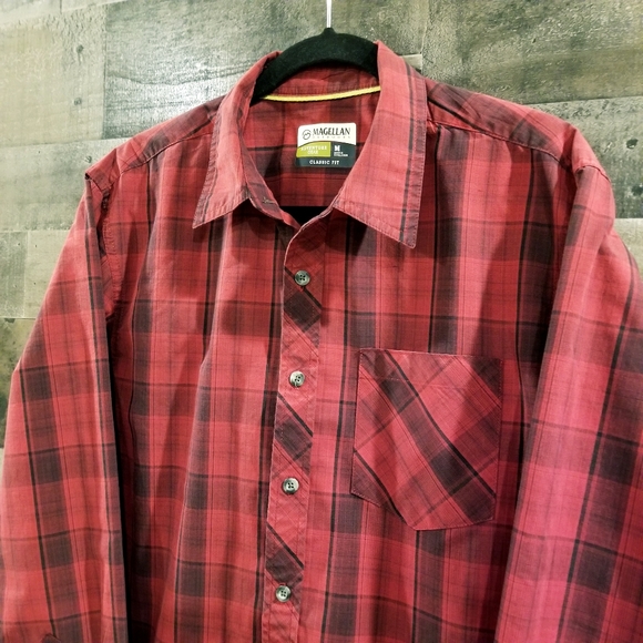 Magellan Outdoors Other - Magellan classic fit button down, Med
